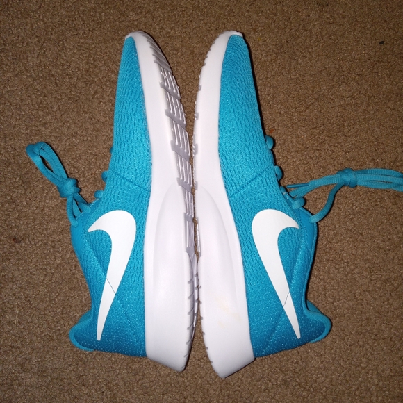 $20 women's nike size 9 - Picture 3 of 4